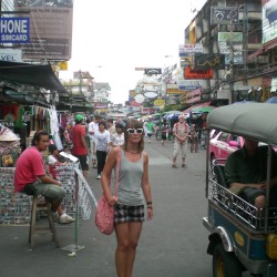 2009: Auf der Khao San Road, wo ich mir diese wunderschöne Sonnenbrille zugelegt hab *räusper*
